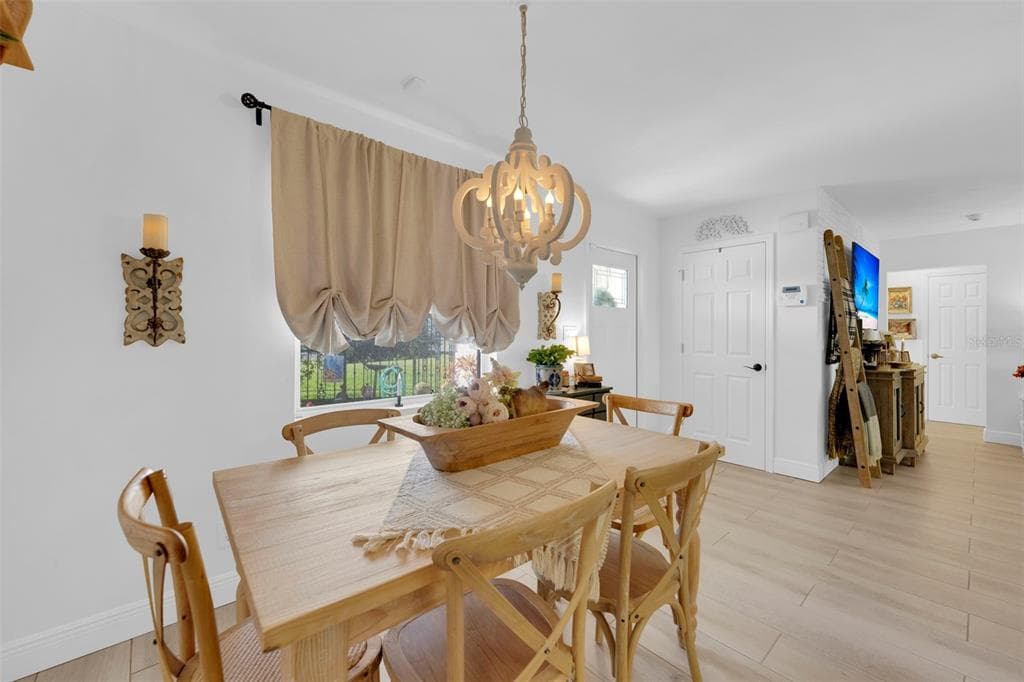 14526 RIVERSIDE DRIVE photo 23