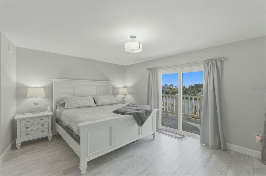 544 PINELLAS BAYWAY S TH13 photo 19