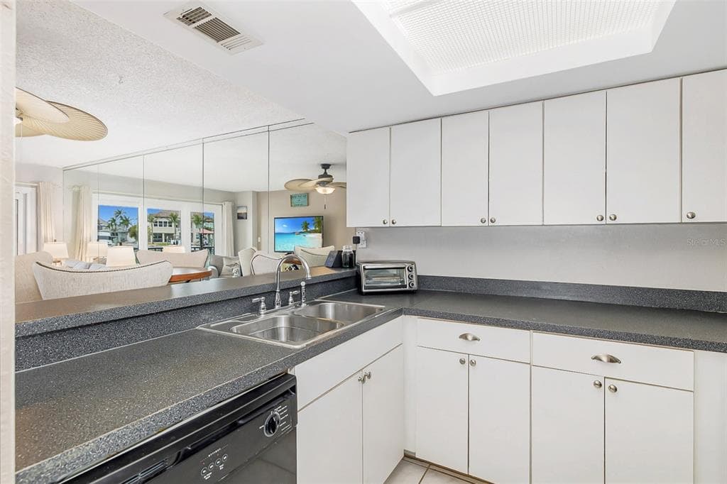 51 ISLAND WAY 108 photo 23
