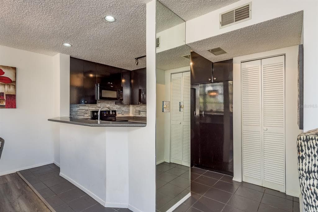 602 LIME AVENUE 203 photo 6
