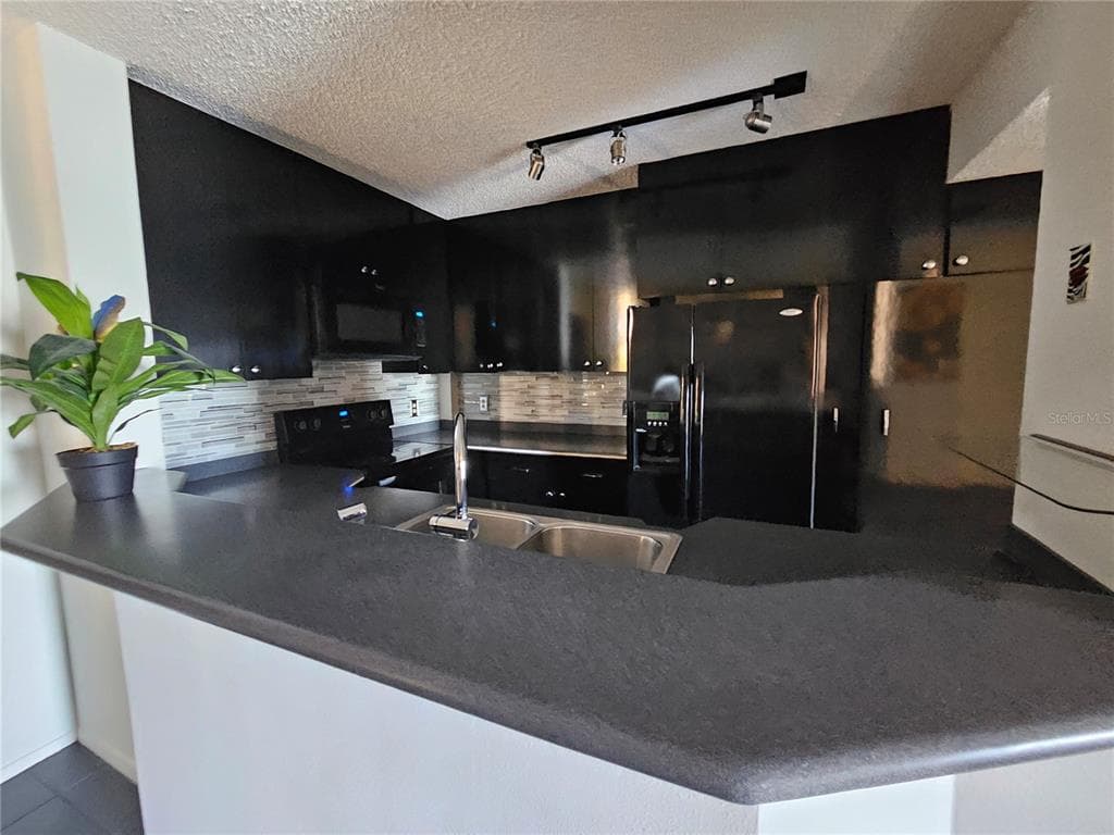 602 LIME AVENUE 203 photo 7