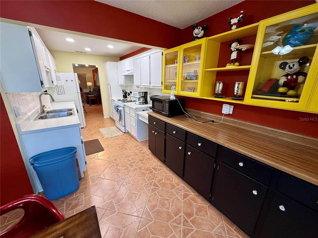 6070 80TH STREET N 105 photo 11
