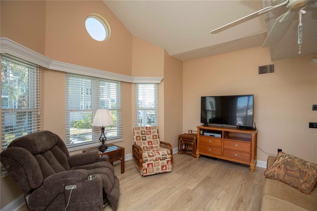 5712 BISCAYNE COURT 101 photo 9