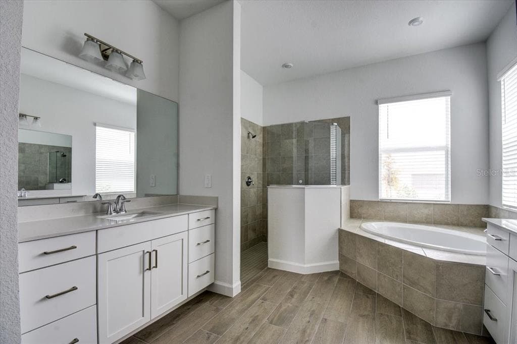 7796 LAKES EDGE LANE photo 12