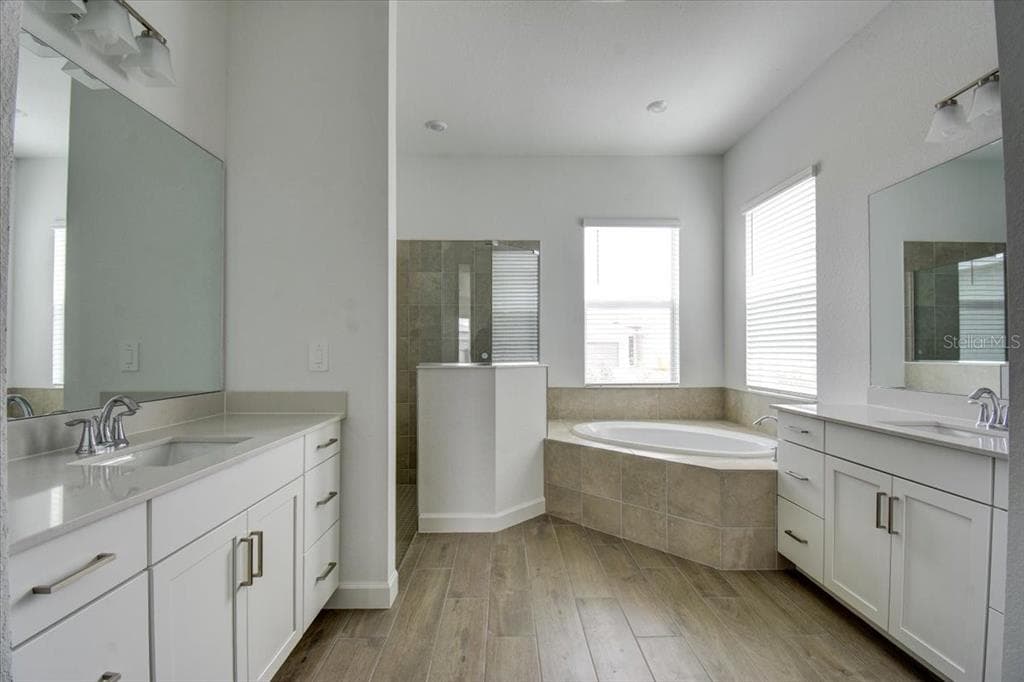 7796 LAKES EDGE LANE photo 11
