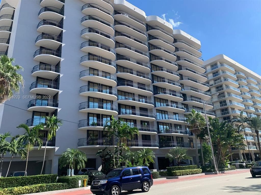 8877 COLLINS AVENUE 506 photo 1