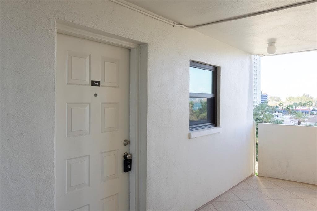 1230 GULF BOULEVARD 608 photo 2