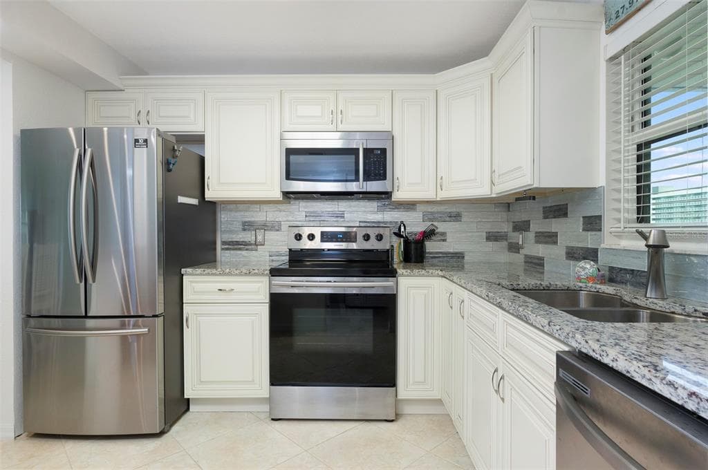 1230 GULF BOULEVARD 608 photo 5