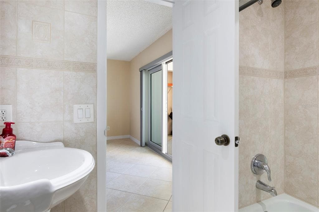 1230 GULF BOULEVARD 608 photo 21