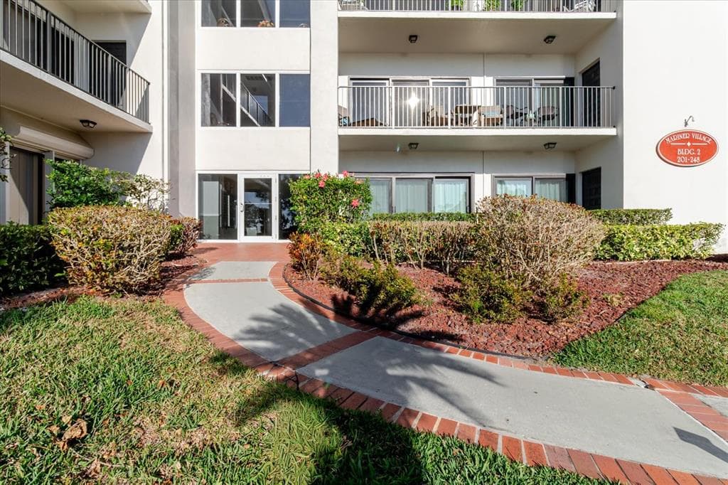 208 MARINER DRIVE 208 photo 9