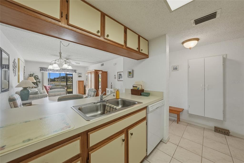 4000 OAKVIEW DRIVE L2 photo 6