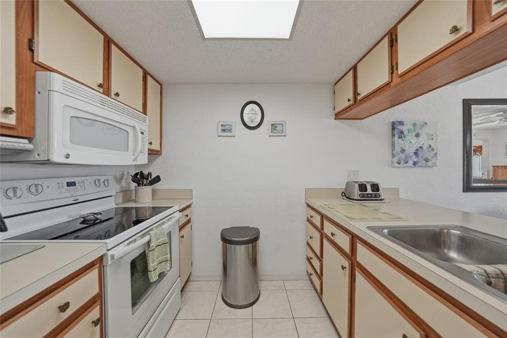 4000 OAKVIEW DRIVE L2 photo 5
