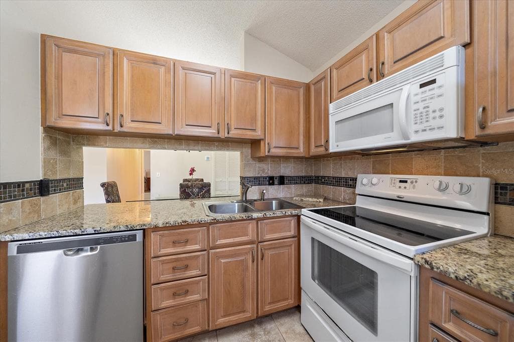 5654 GARDENS DRIVE photo 7