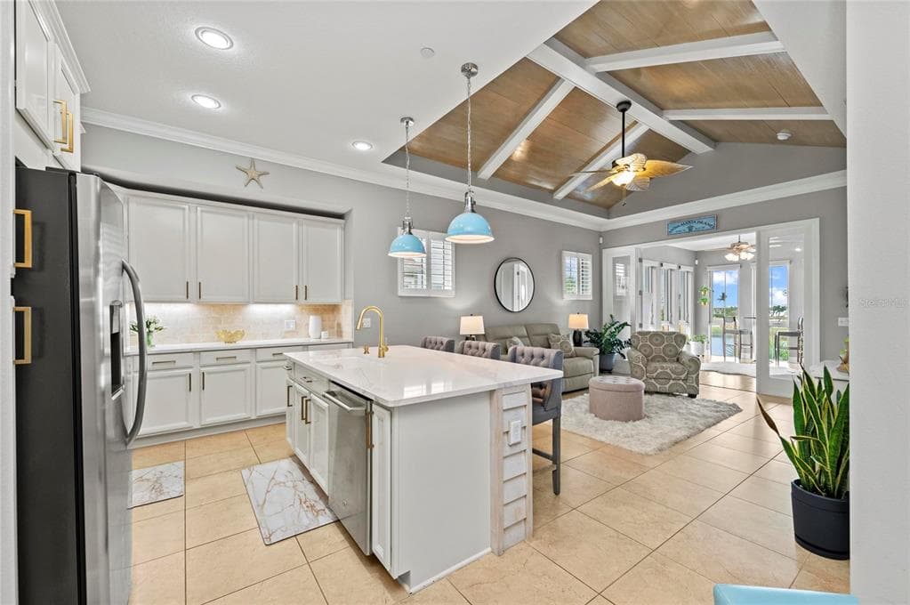 226 SAPPHIRE LAKE DRIVE 201 photo 22