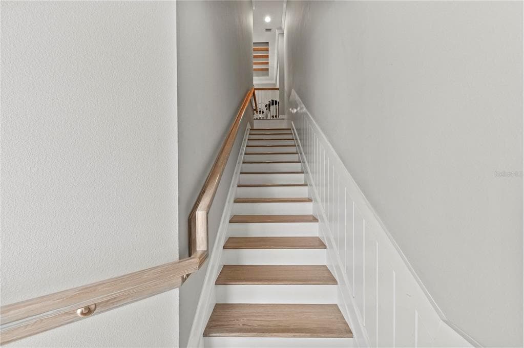 226 SAPPHIRE LAKE DRIVE 201 photo 9