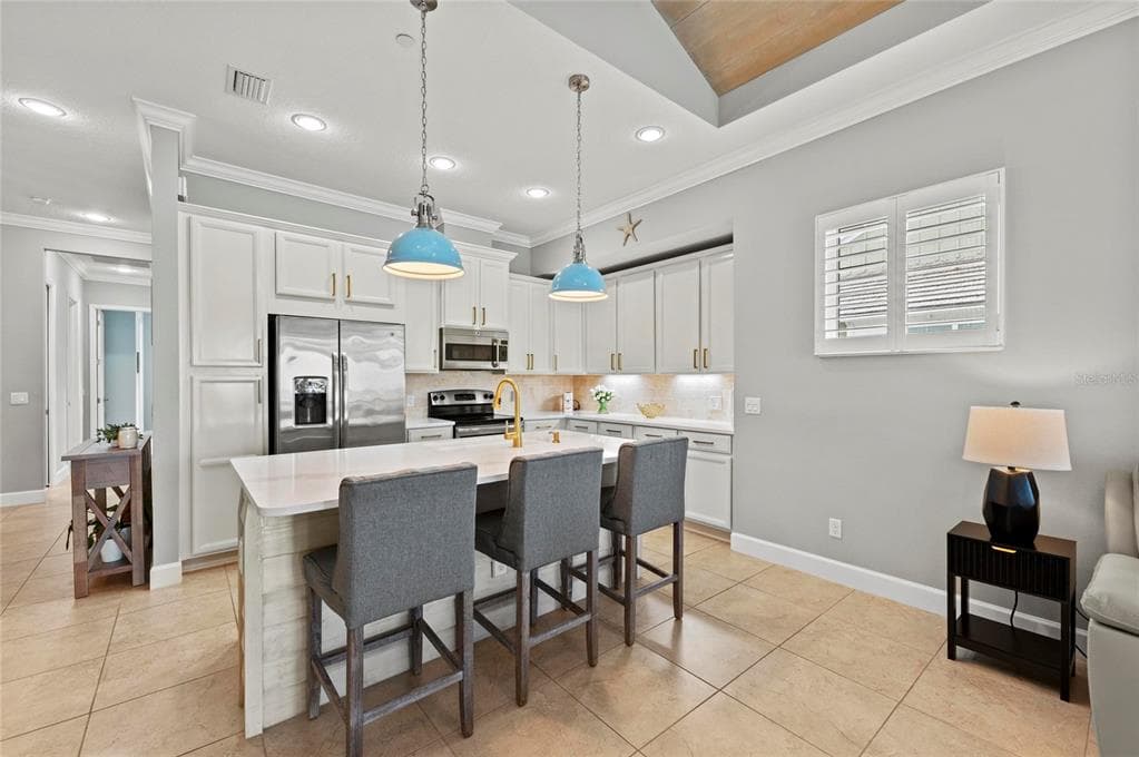 226 SAPPHIRE LAKE DRIVE 201 photo 21