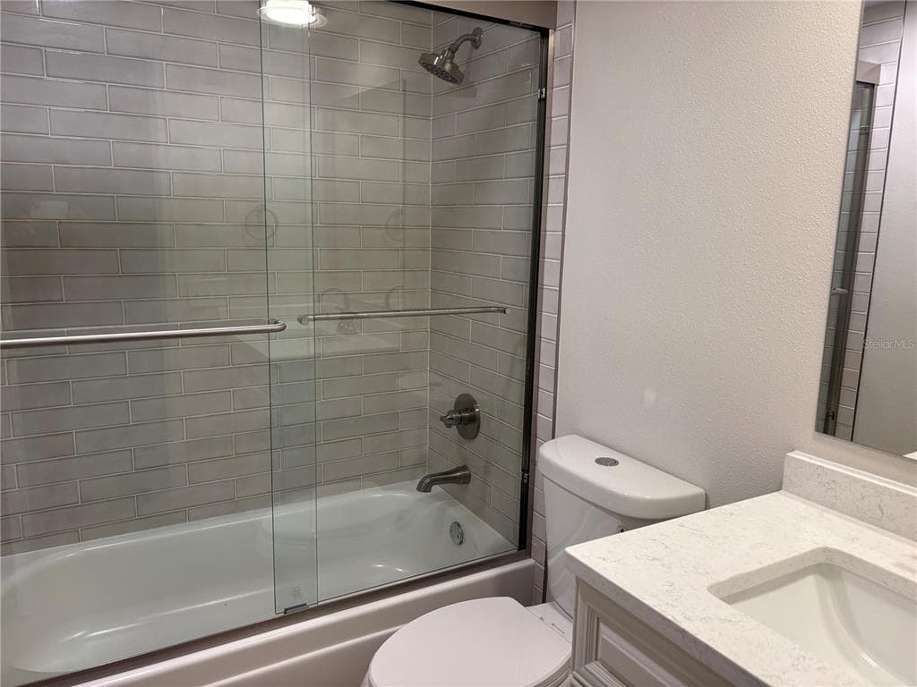 1893 SHORE DRIVE S 114 photo 9