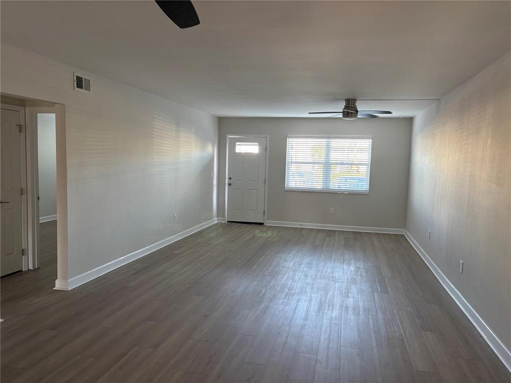 1893 SHORE DRIVE S #114 4