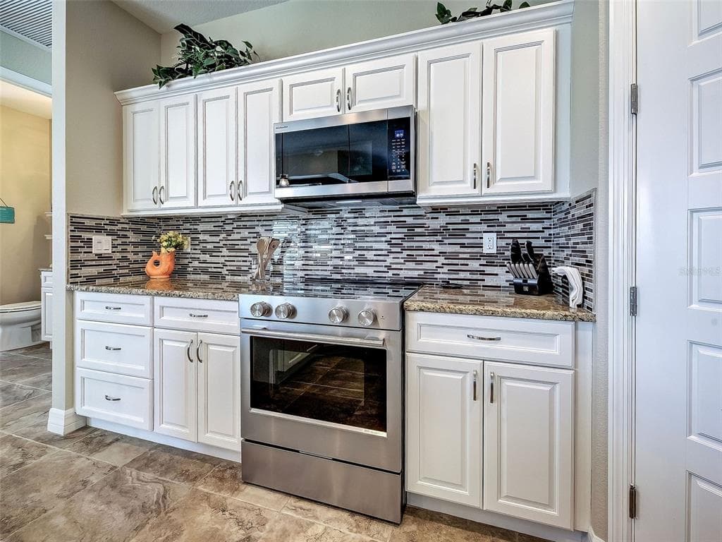 138 LONG MEADOW LANE photo 12