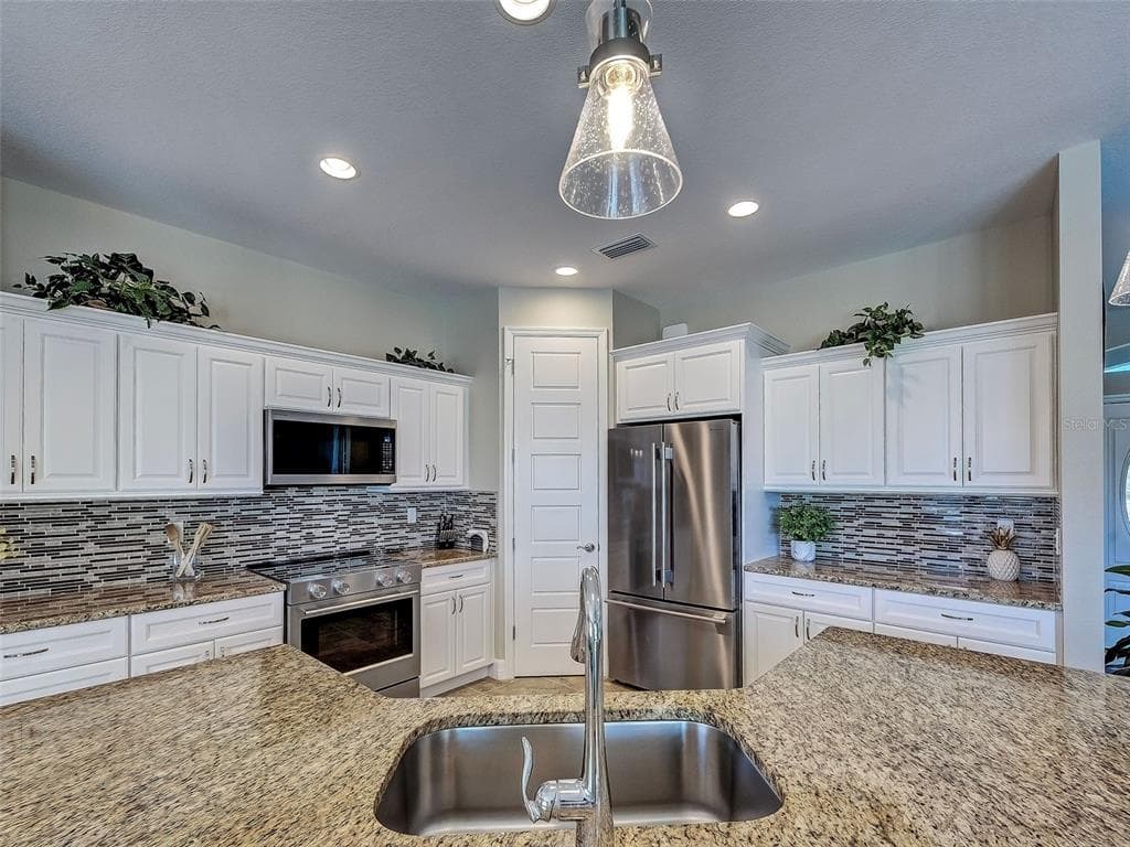 138 LONG MEADOW LANE photo 7