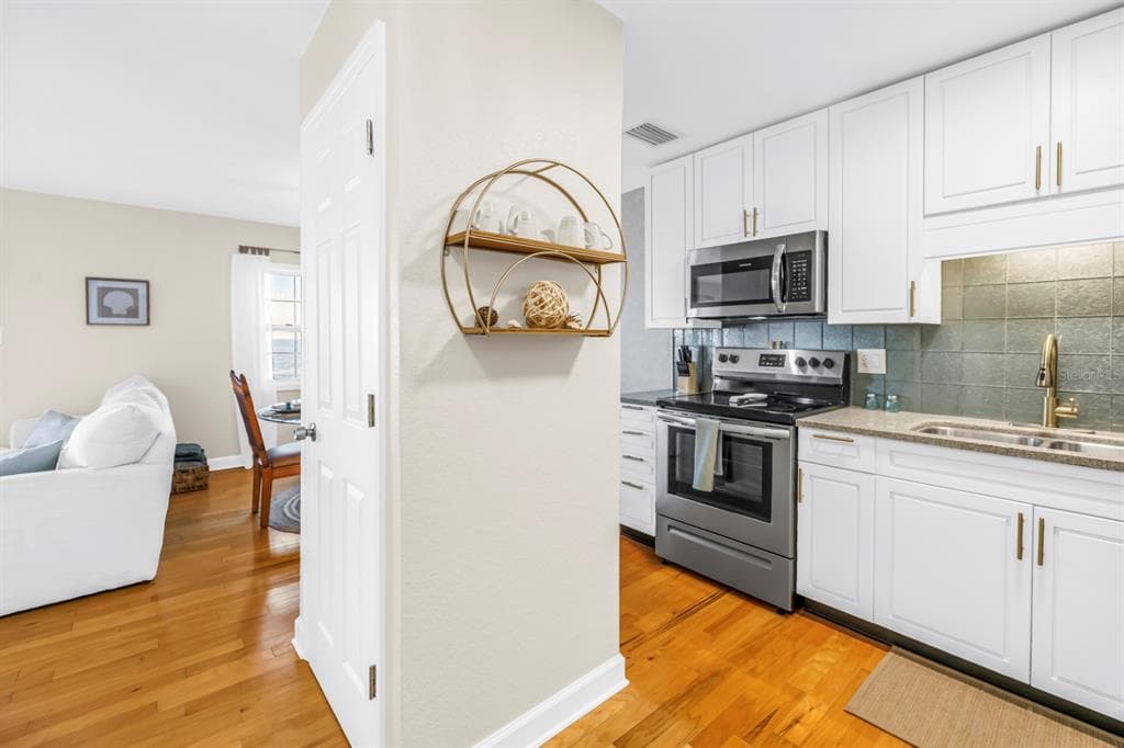 5102 COQUINA KEY DRIVE SE D photo 9
