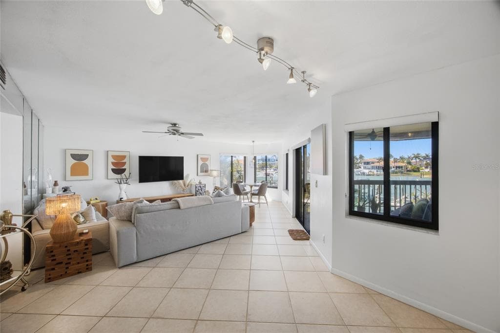 534 PINELLAS BAYWAY S 101 photo 9