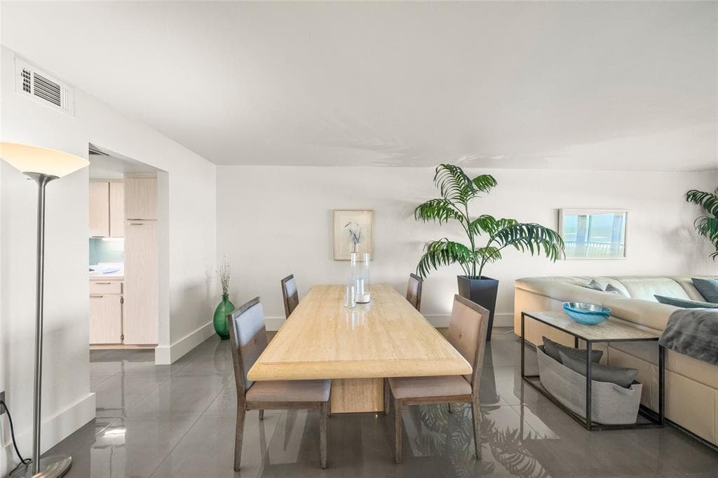 420 BEACH ROAD 606 photo 16
