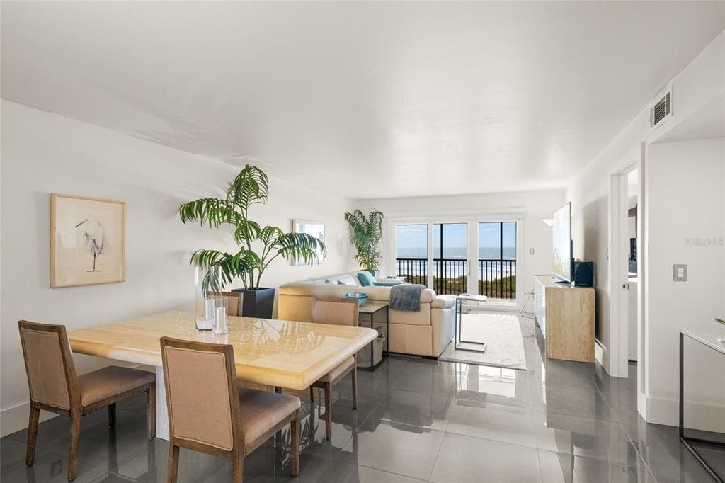 420 BEACH ROAD 606 photo 14