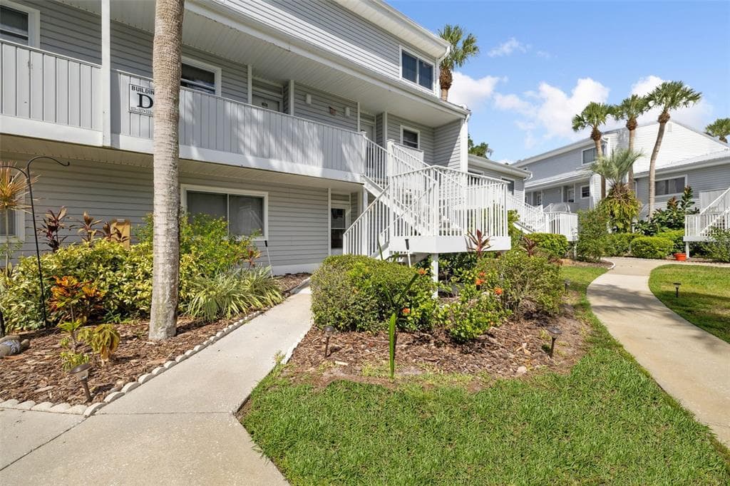125 RIVER BEND PLACE #D 3