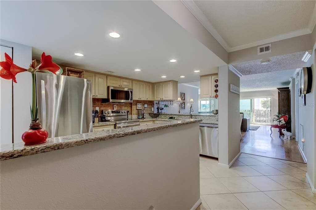 650 ISLAND WAY 206 photo 7