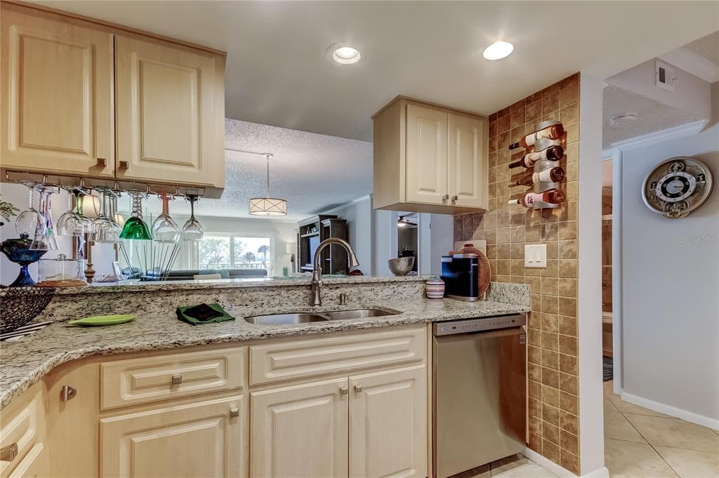 650 ISLAND WAY 206 photo 9