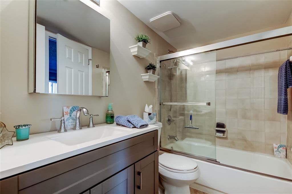 650 ISLAND WAY 206 photo 18