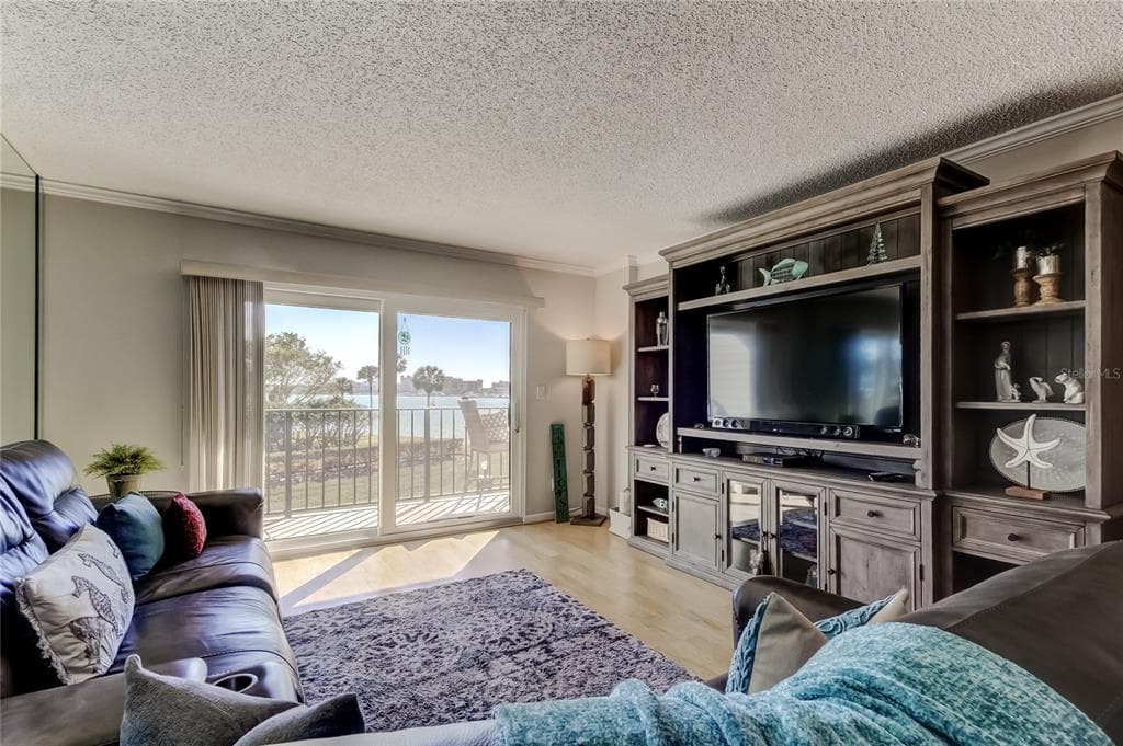650 ISLAND WAY 206 photo 4