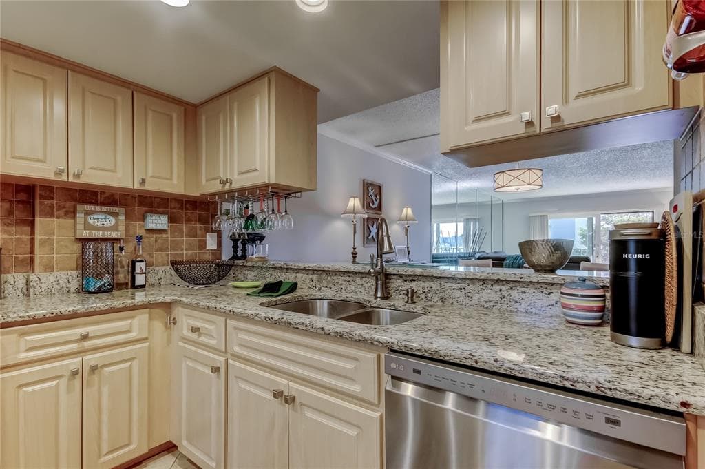 650 ISLAND WAY 206 photo 8