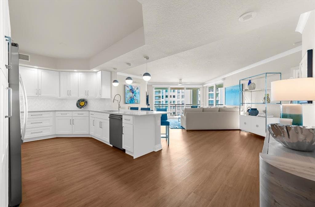 1180 GULF BOULEVARD 1504 photo 3