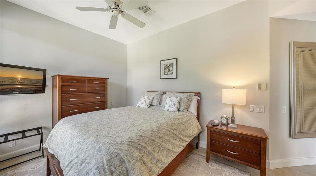 1241 GULF OF MEXICO DRIVE 111 photo 16
