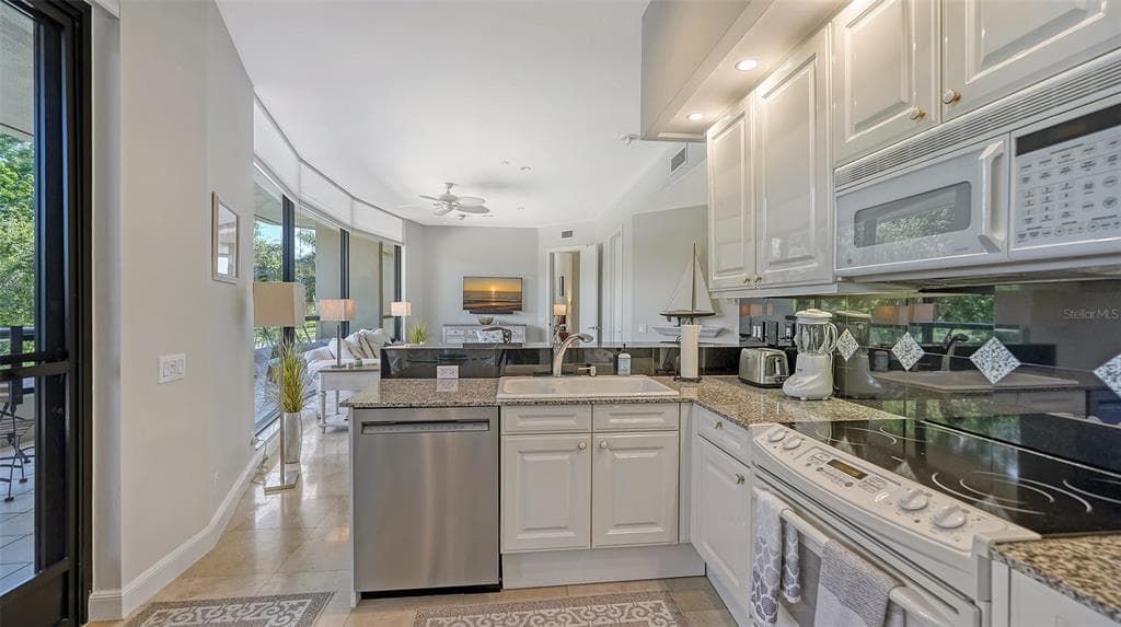 1241 GULF OF MEXICO DRIVE 111 photo 12