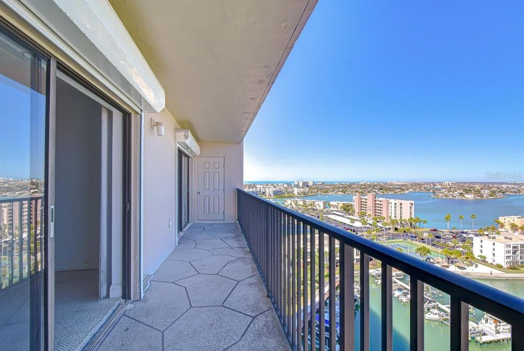 7300 SUN ISLAND DRIVE S 1602 photo 4