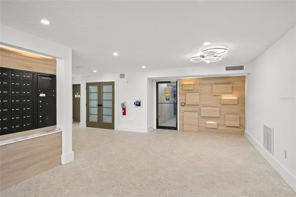 5880 MIDNIGHT PASS ROAD 511 photo 13