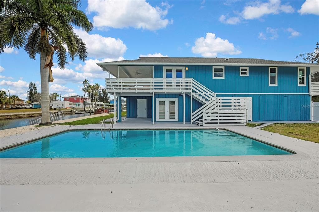6703 SEAVIEW BOULEVARD photo 2
