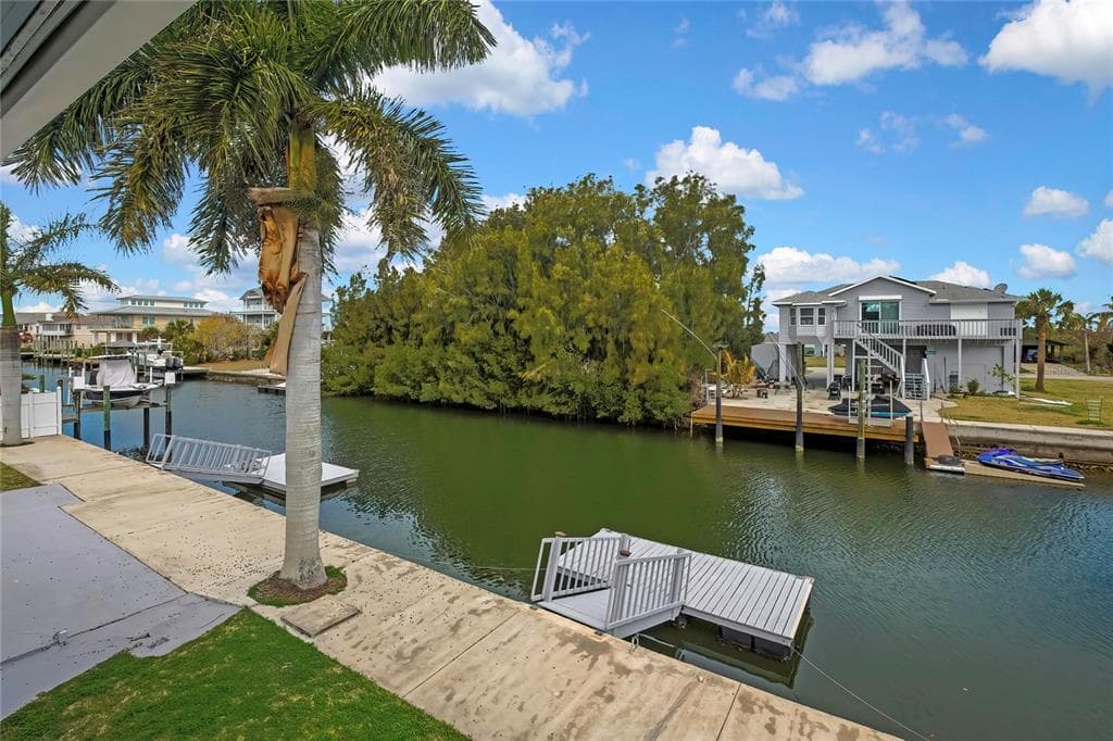 6703 SEAVIEW BOULEVARD photo 3