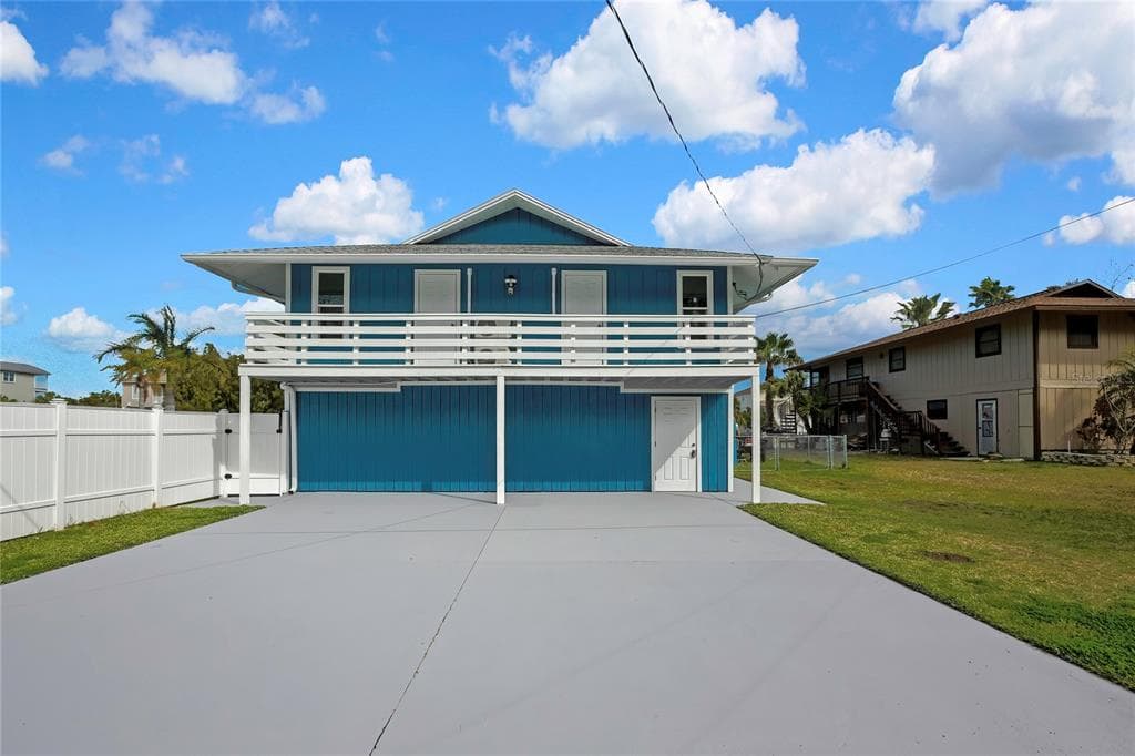 6703 SEAVIEW BOULEVARD photo 1