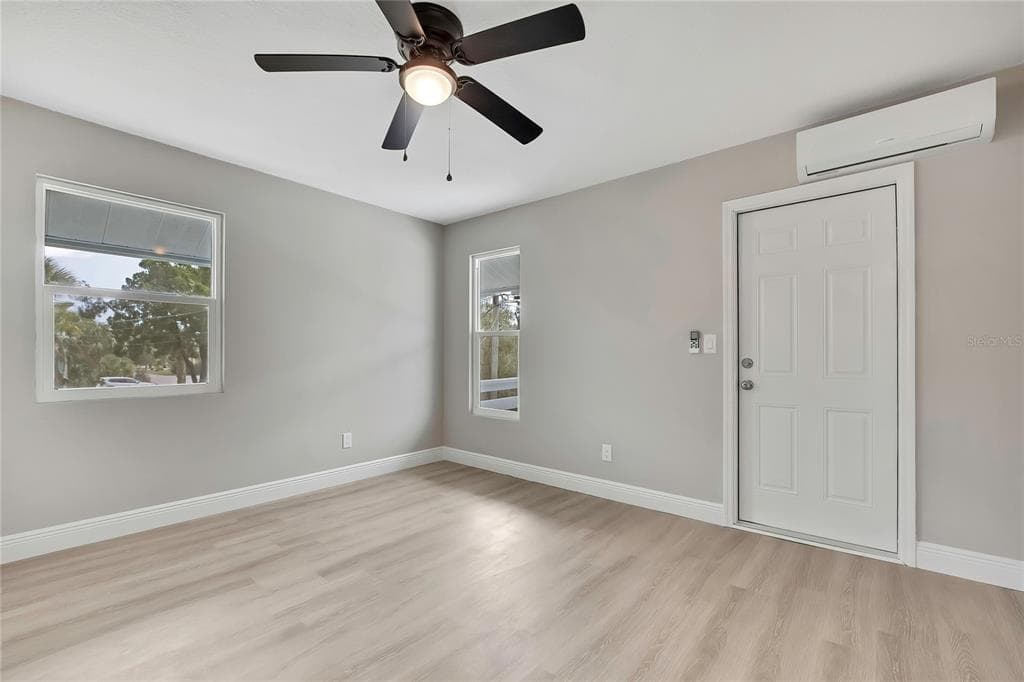 6703 SEAVIEW BOULEVARD photo 24