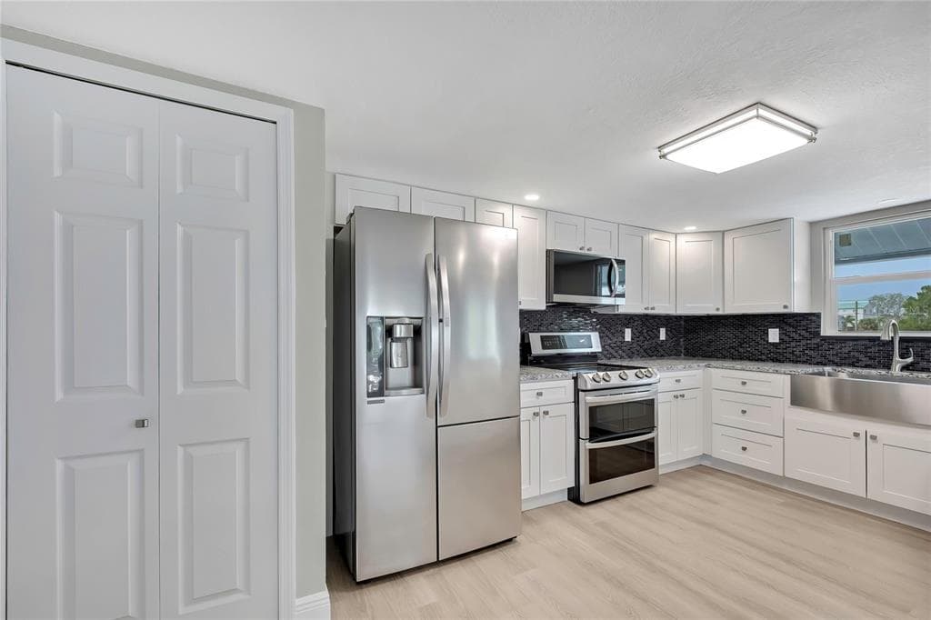 6703 SEAVIEW BOULEVARD photo 14
