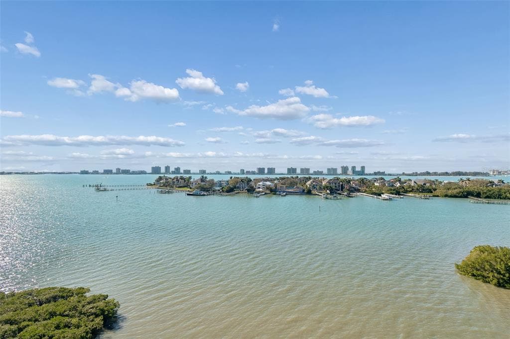 4 BELLEVIEW BOULEVARD #701 2