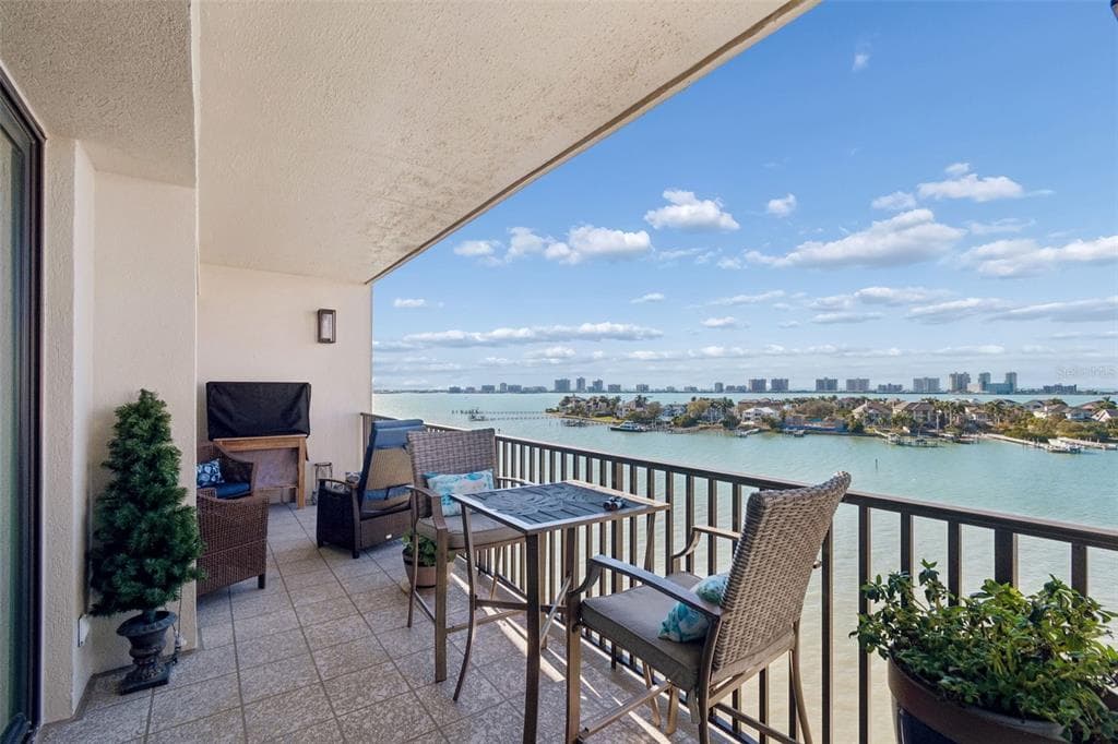 4 BELLEVIEW BOULEVARD #701 3