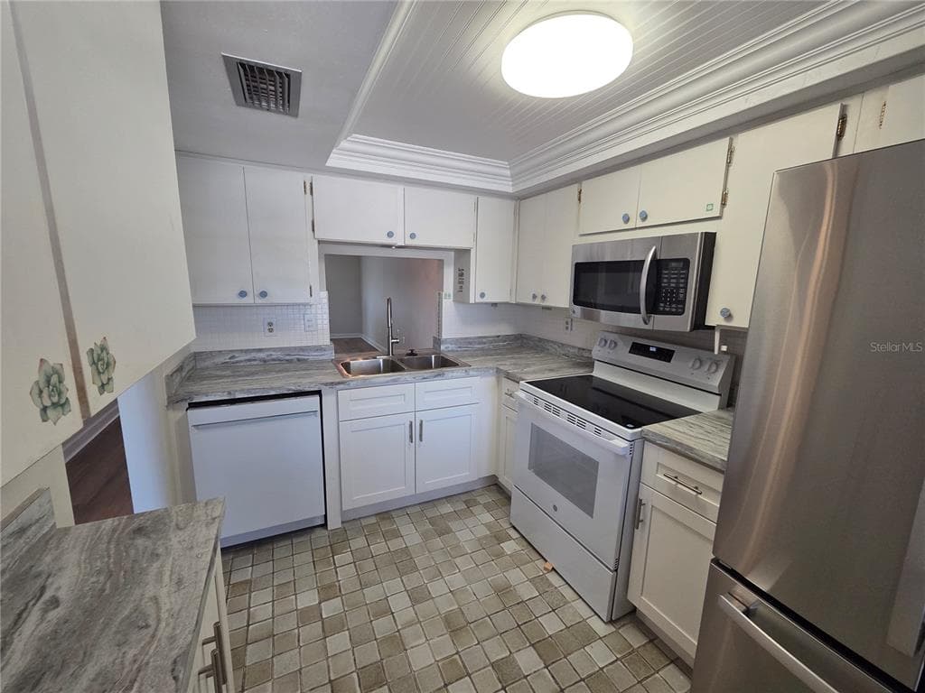 4120 STRATFORD DRIVE photo 7
