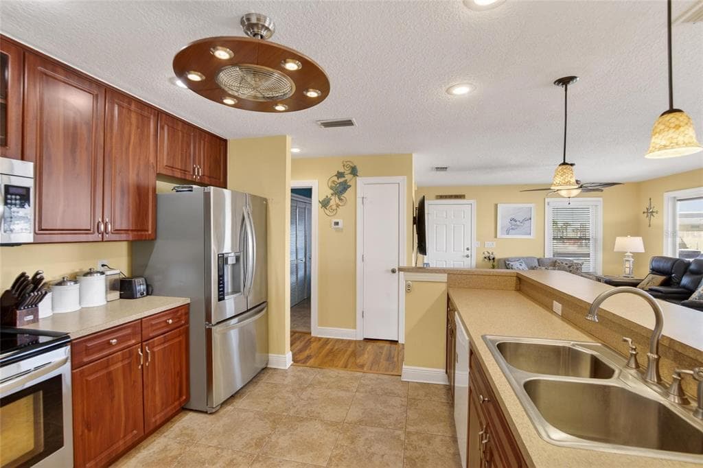 6331 LONNIE LEE LANE photo 11