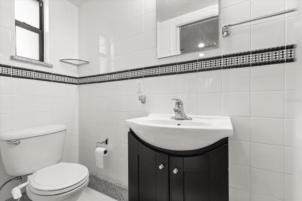 2450 DAHLGREN WAY photo 24