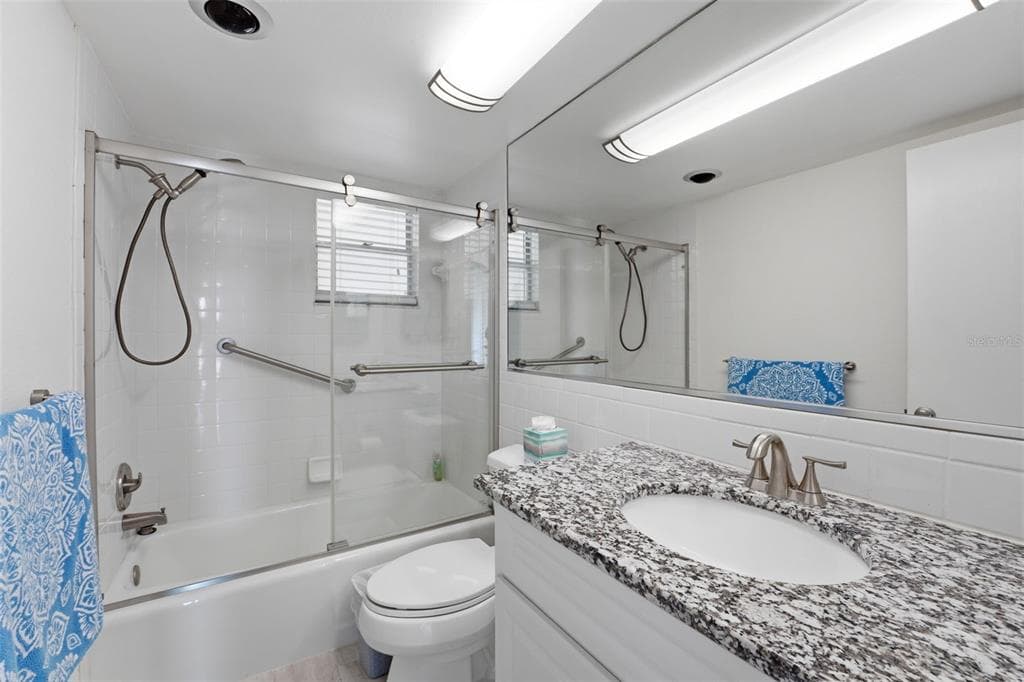 4440 EXETER DRIVE 106 photo 15